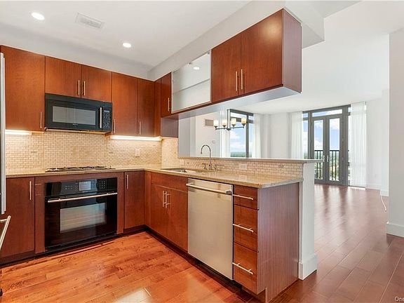 5th image of 175 Huguenot St Unit 2107