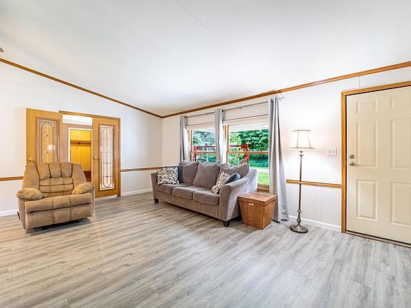 4th image of 2398 Herrick St