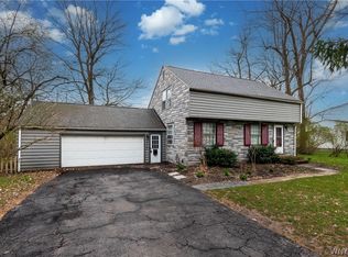 8525 Sunset Dr, Williamsville, NY 14221