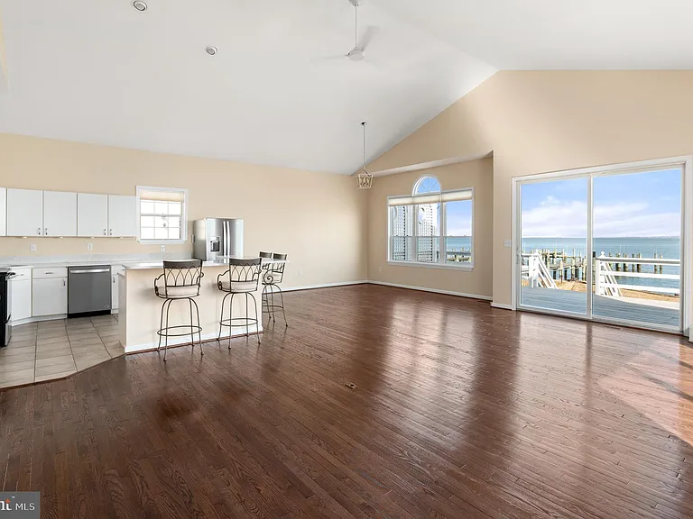 3563 Narragansett Ave — Photo 9