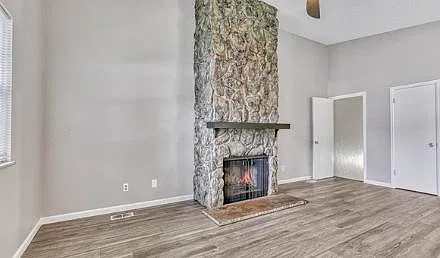 4 bed, 2200 sqft, $3,200 — Photo 2