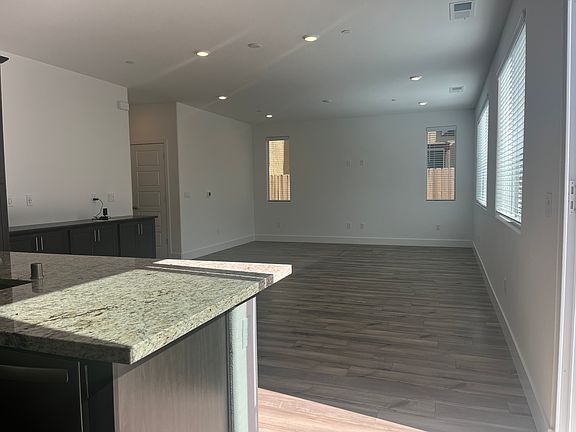 2nd image of 3477 Hampton Dr