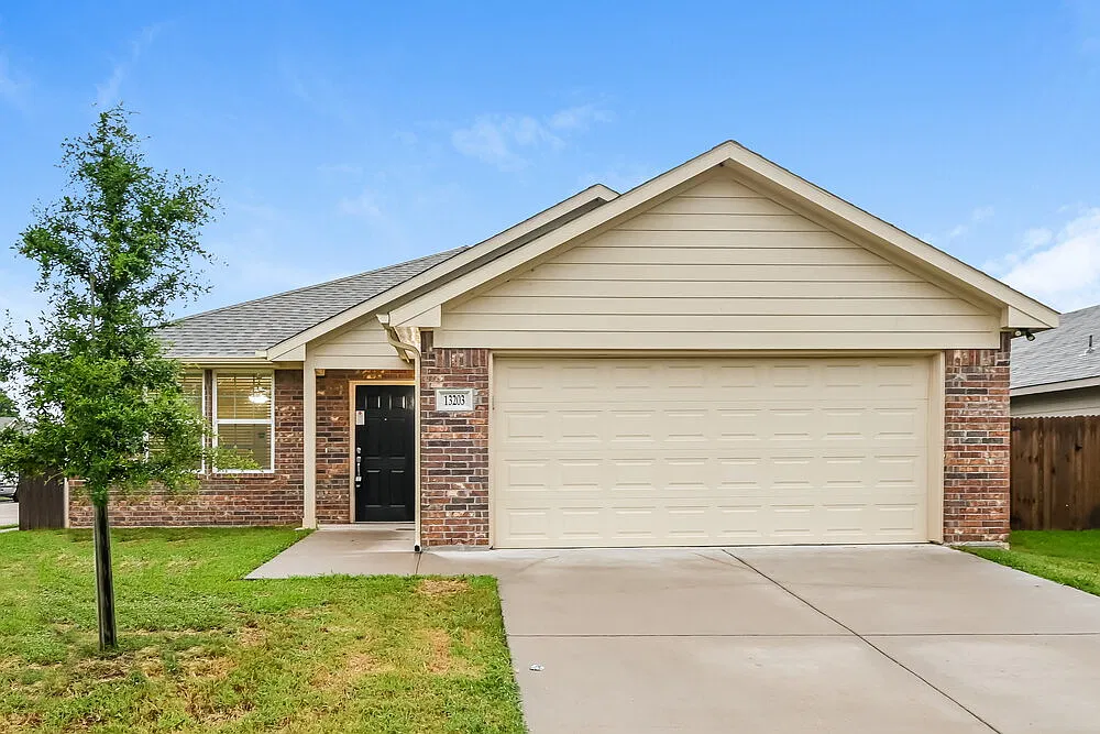 4 bed, 2.0 bath, 1404 sqft, $2,195 — Photo 1