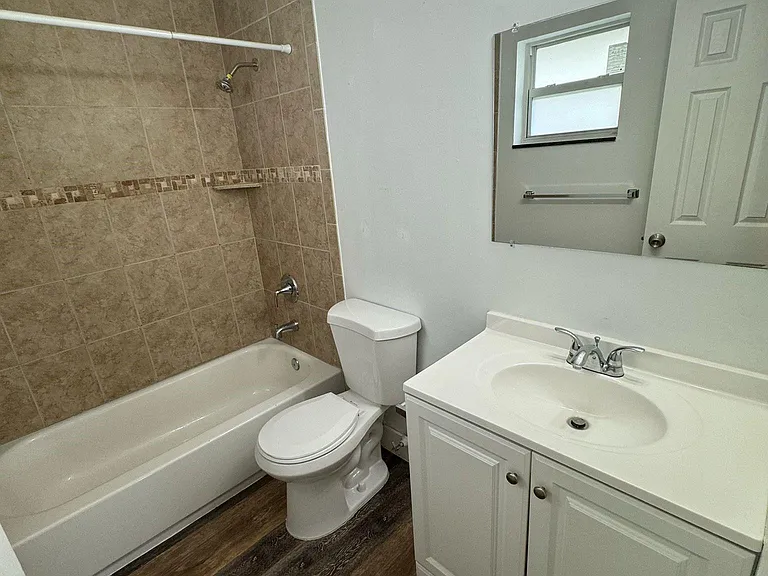 2500 Johnson St #11 — Photo 13