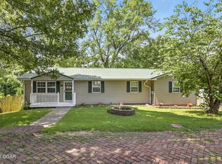1515 Hilldale Dr, Neosho, MO 64850