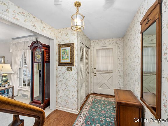 5th image of 1064 Gladstone Dr SE