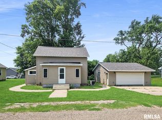 1007 S Oak St, Delavan, IL 61734
