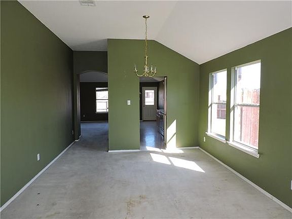 3rd image of 345 Tioga Dr Arlington