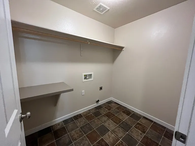 589 W Ramsbrook St — Photo 9