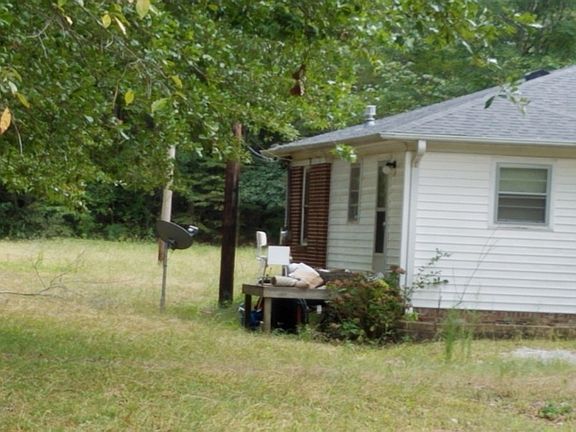 3rd image of 208 Woodland Way