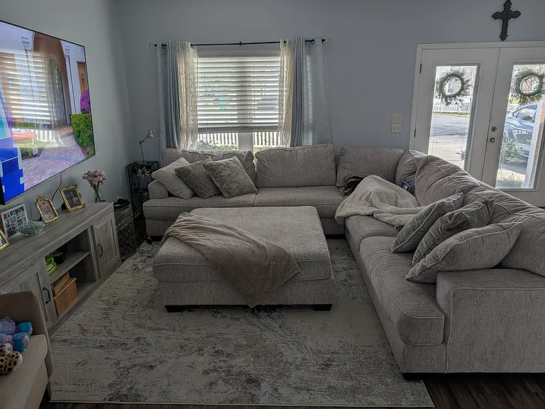 2601 Laurel Dr — Photo 2