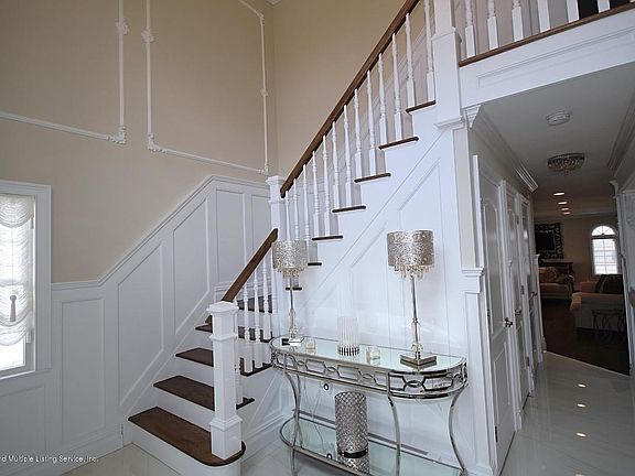 4th image of 375 Swinnerton St