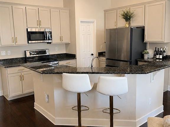 3rd image of 1018 Green Gate Blvd