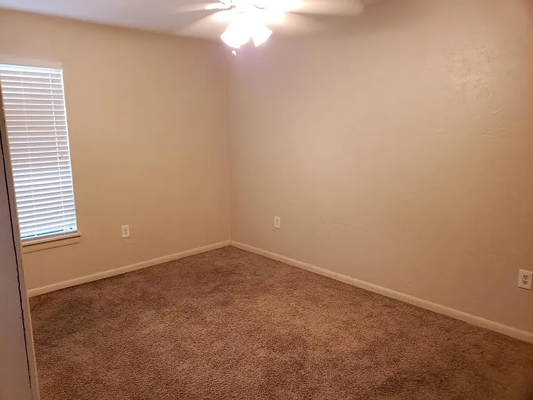 2211 Conway Dr — Photo 6