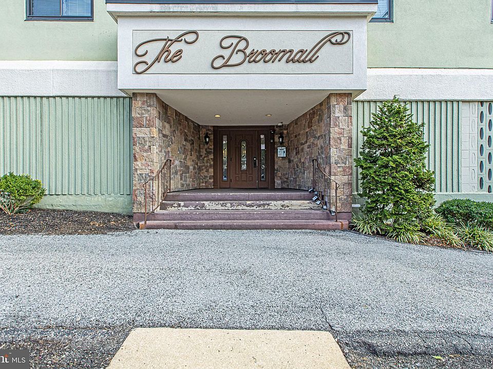 1st image of 900 N Broom St APT 10
