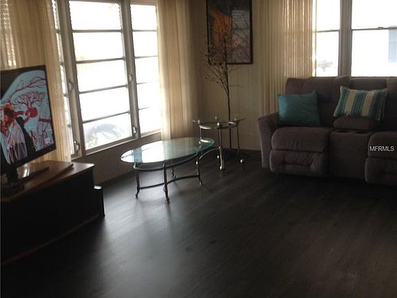 4th image of 203 49th Ave W
