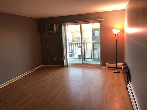 4th image of 262 Shorewood Dr