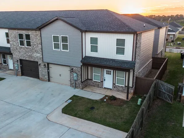 300 Beau Claire Cir, Byron, GA 31008