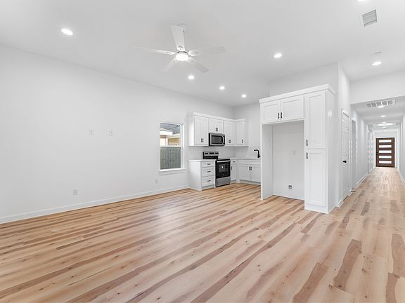 2nd image of 3016 Henry St #A