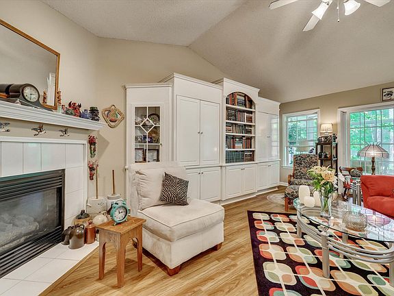 5th image of 205 Candlewick Loop