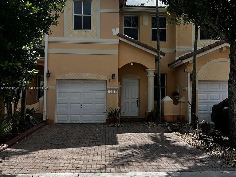 12458 SW 125th Ter #12458 — Photo 2
