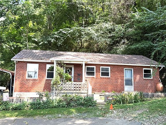 3rd image of 169 Court St