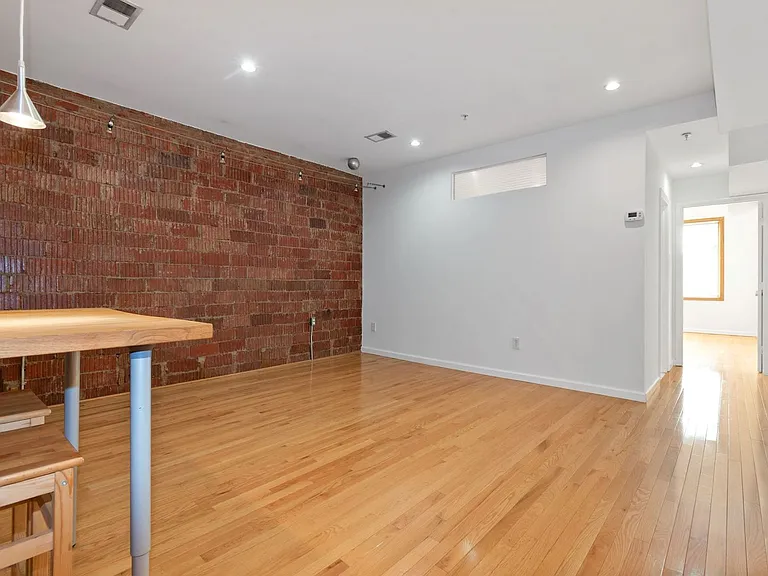 708 Irving St NE #202 — Photo 13