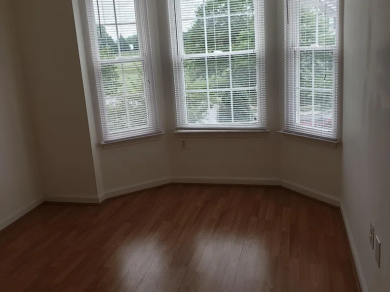 7117 Ladd Cir — Photo 5