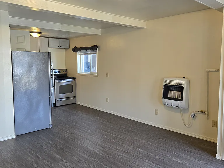 601 W Division St #C — Photo 5