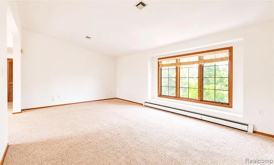 2 bed, 2.0 bath, 1296 sqft, $1,900 — Photo 2