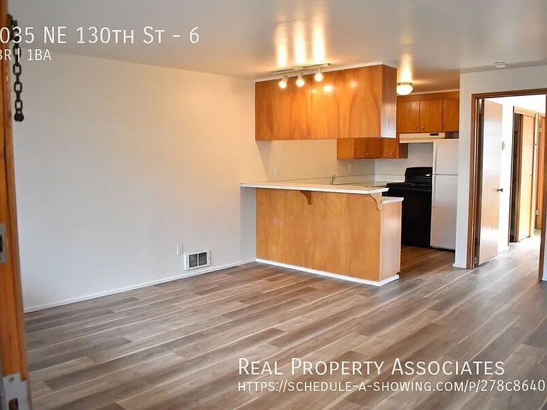 3035 NE 130th St #6 — Photo 2