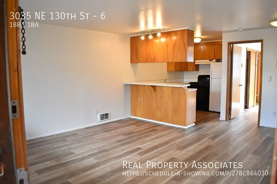 Building Photo - 3035 NE 130th St #6