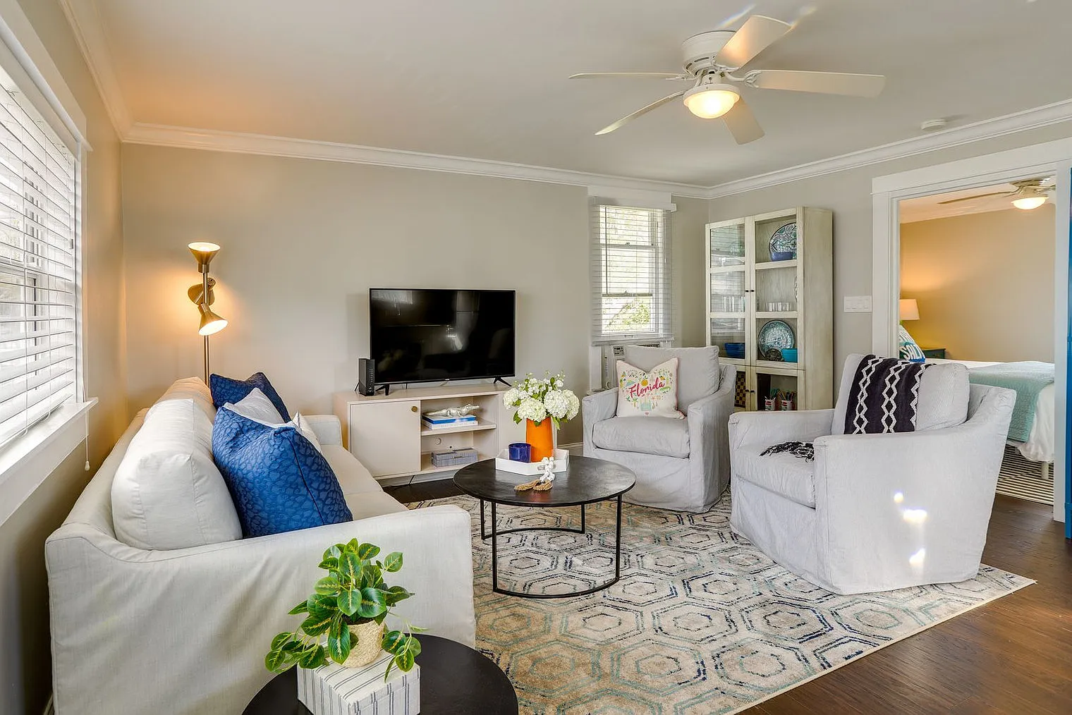 1 bed, 1.0 bath, 581 sqft, $2,967 — Photo 1