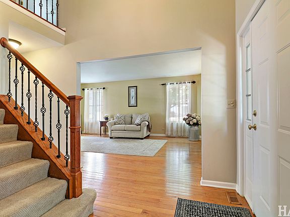 3rd image of 1090 Winding Glen Ct