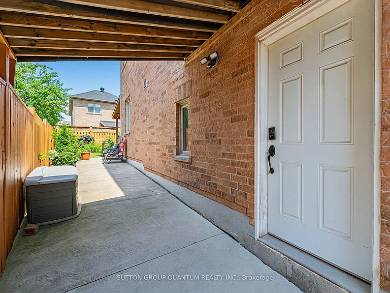 581 Grant Way #UPPER — Photo 26