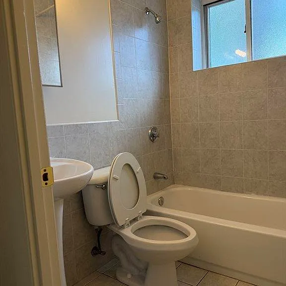 49 Sumner St #4 — Photo 10