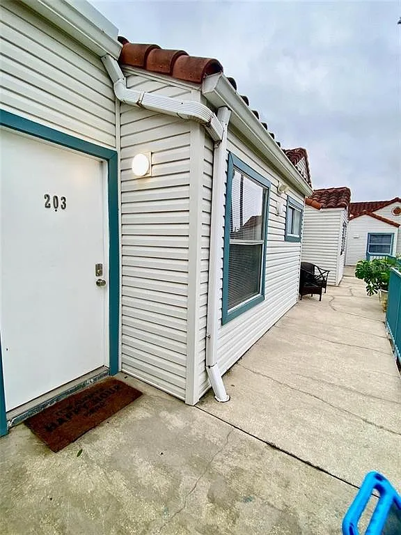 1 bed, 1.0 bath, 680 sqft, $1,299 — Photo 1