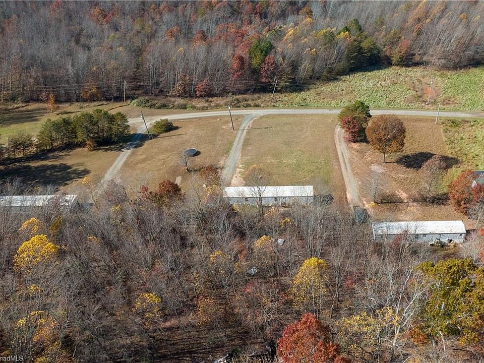 2nd image of 2602 Wilkes Ln