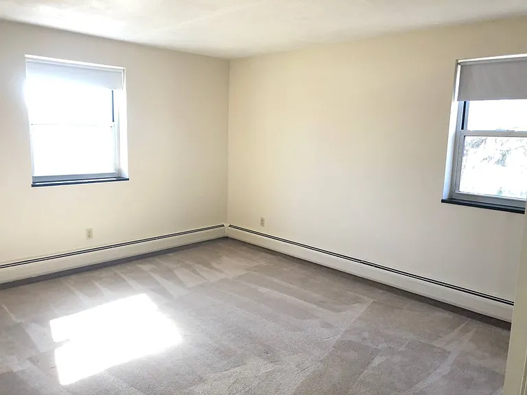 Lexington St Apartments — Photo 44