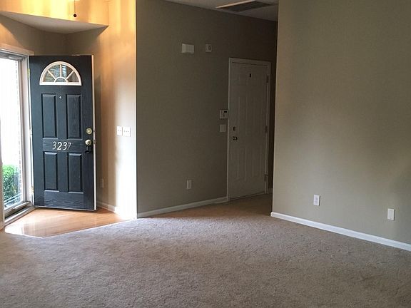 Entrace to living room