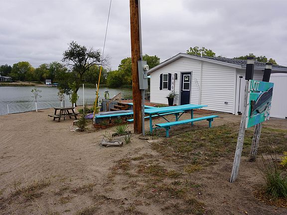 3rd image of 43 Brandenburg Lakes