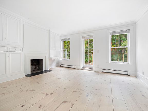 3rd image of 262 W 12th St