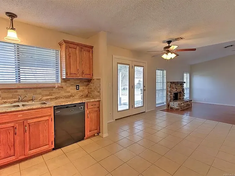 2604 W Hartford St — Photo 15