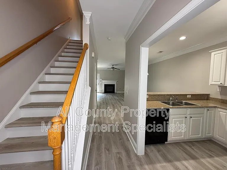 833 Forest Park Rd — Photo 3