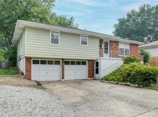 819 SE 14th St, Oak Grove, MO 64075