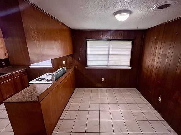 5th image of 2437 Linwood Dr