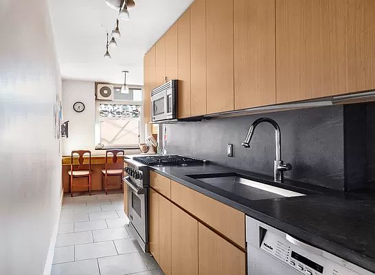 5th image of 501 E 79th St APT 8B