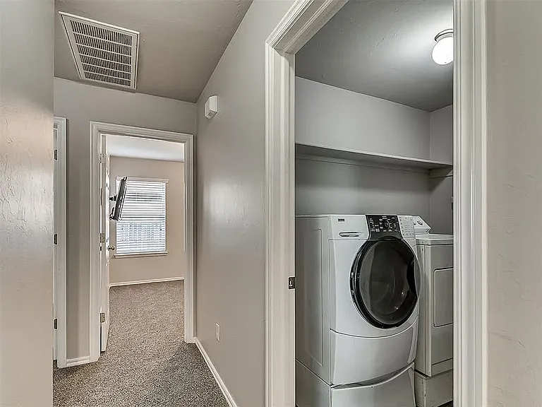 Hall / laundry room