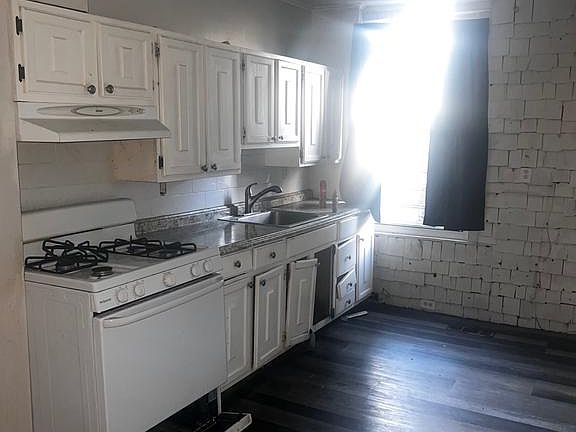 5th image of 511 N Port St