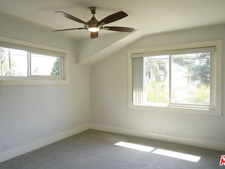 4423 Cahuenga Blvd — Photo 6
